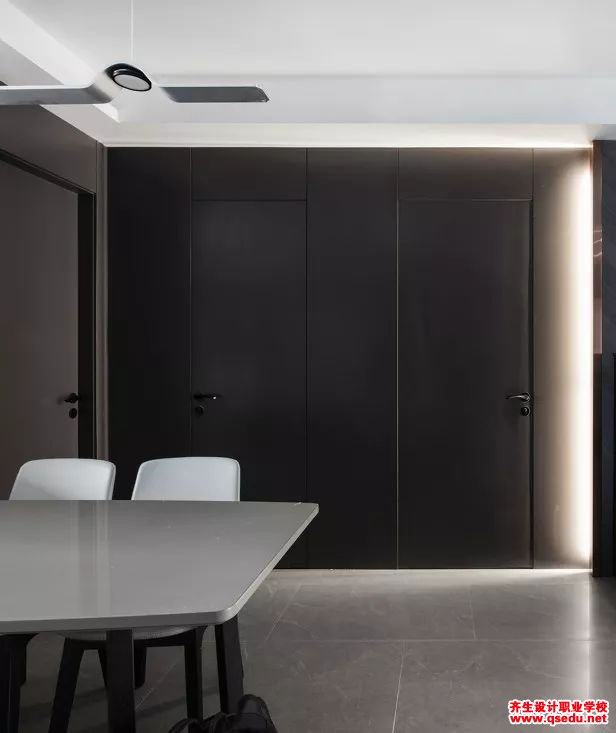 室内空间“隐形门”的几种设计方法